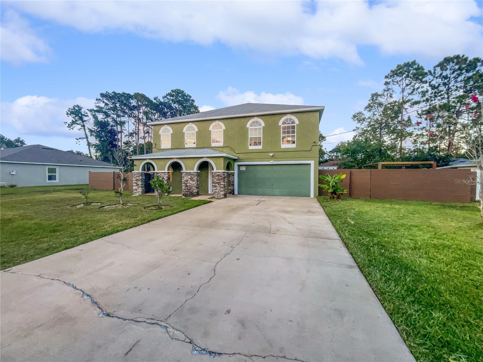 Photo 2 of 21 of 30 BIRCHSHIRE LANE house