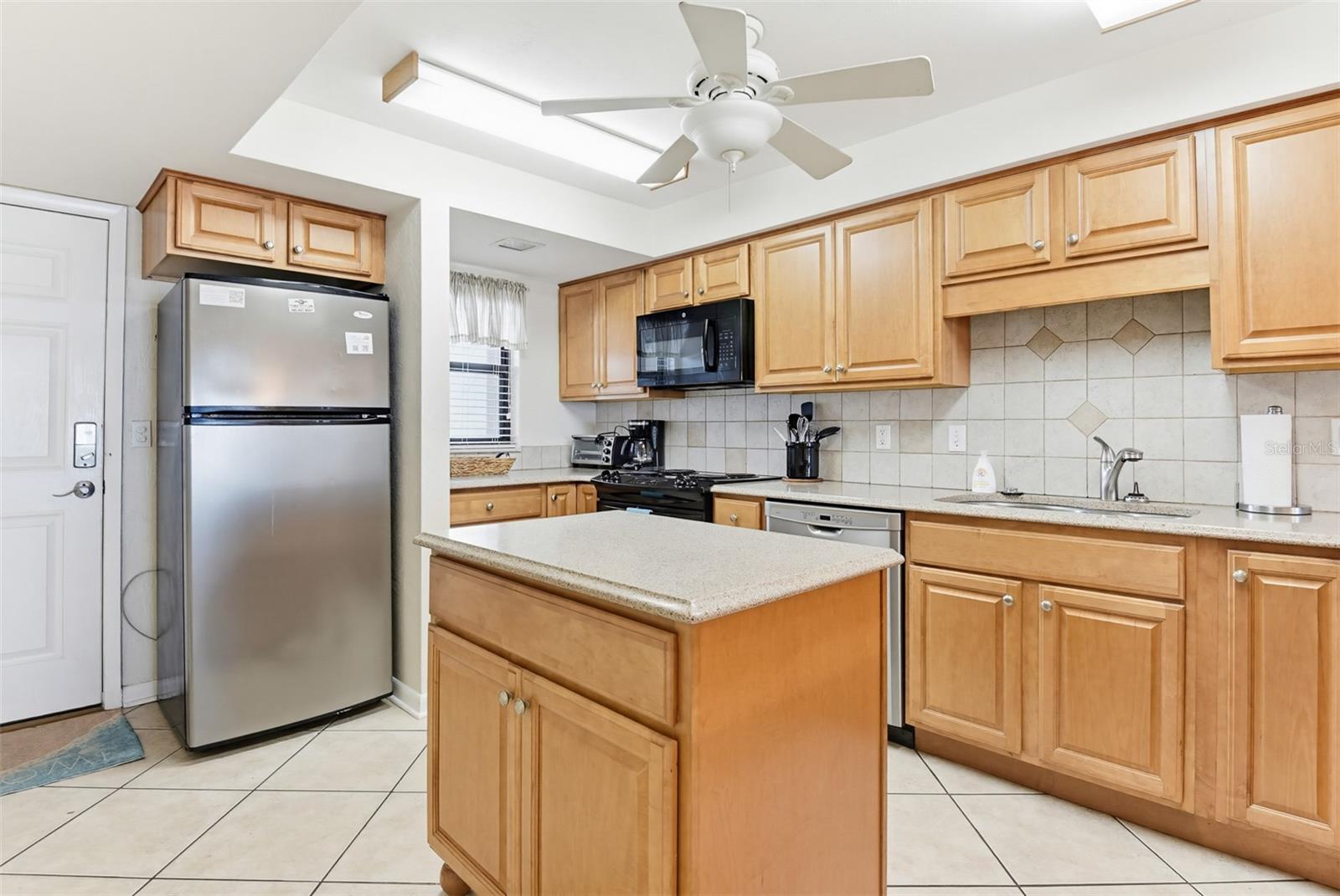 HACIENDA DEL SOL CONDO - Residential