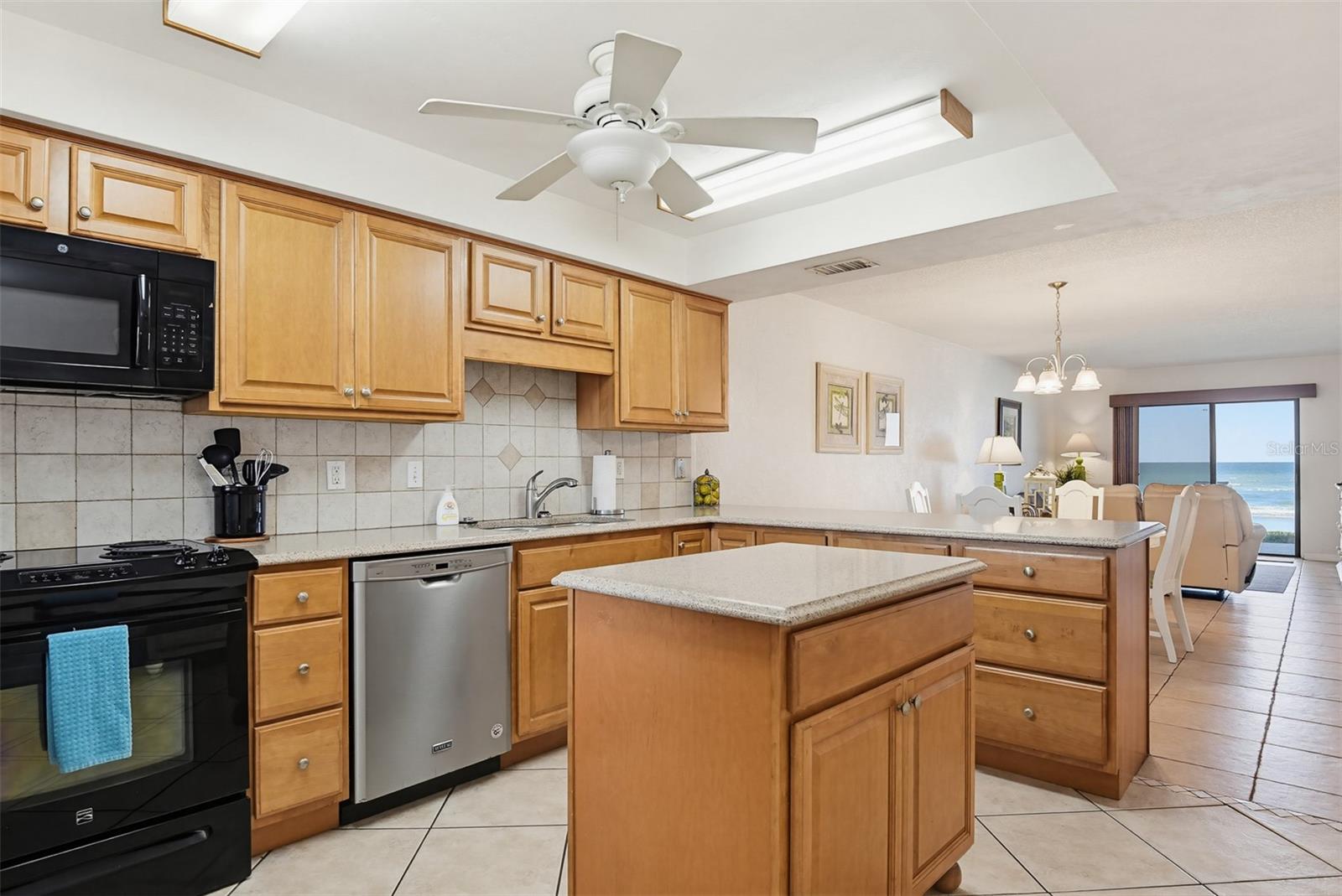 HACIENDA DEL SOL CONDO - Residential