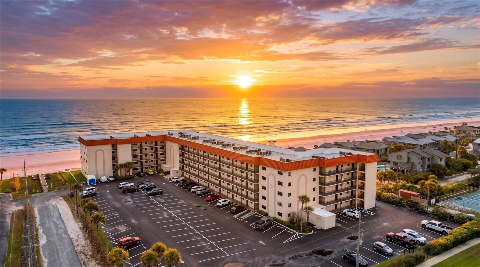 HACIENDA DEL SOL CONDO - Residential