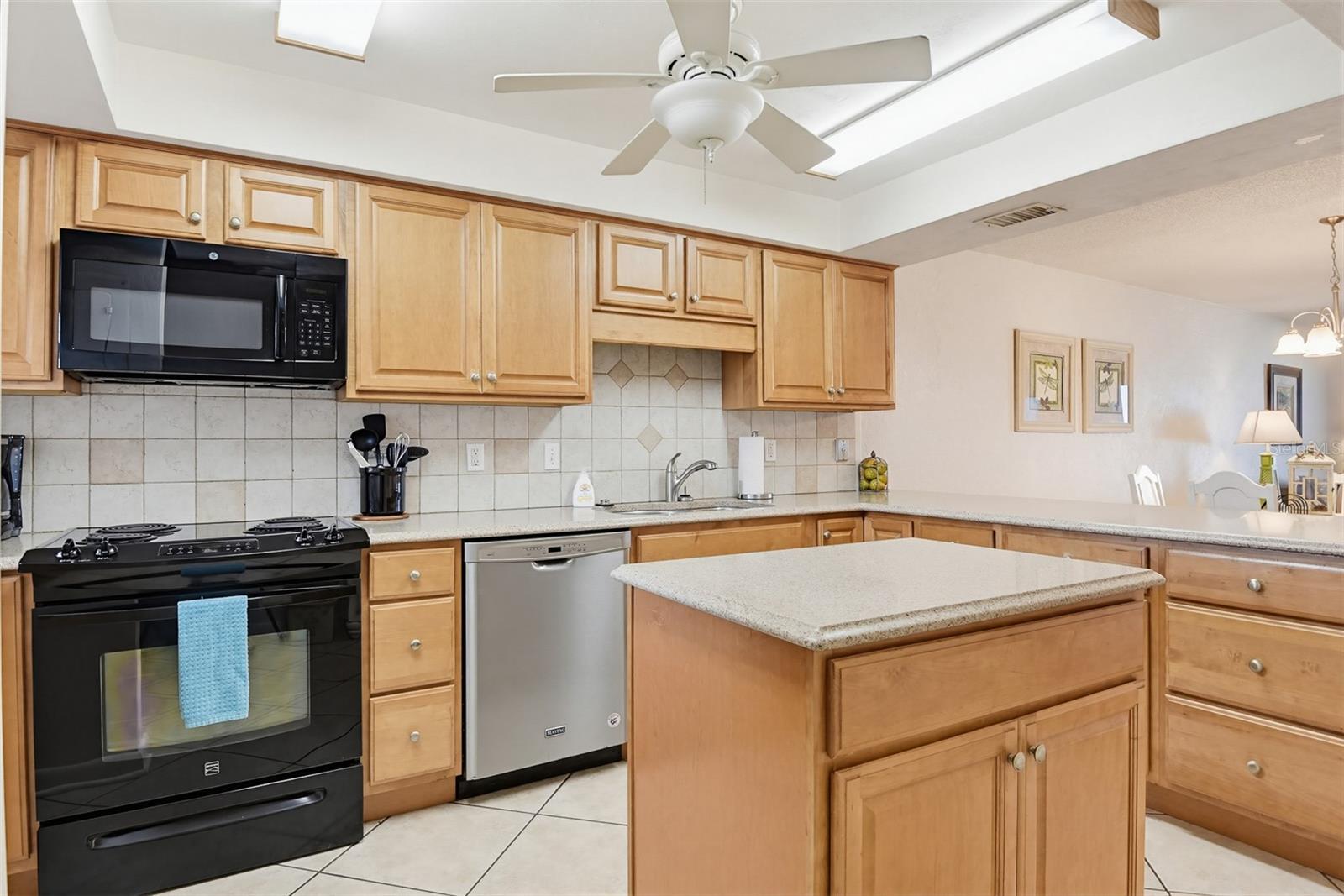 HACIENDA DEL SOL CONDO - Residential