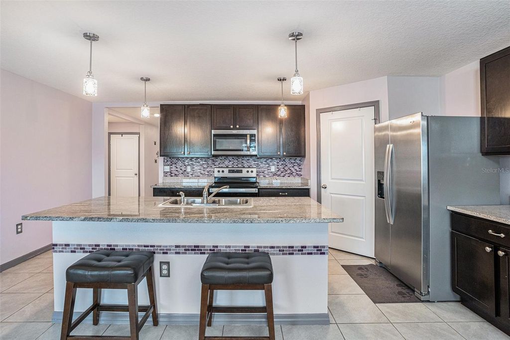 Photo of 813 18th Avenue SE, Ruskin, FL 33570 (MLS # TB8438916)