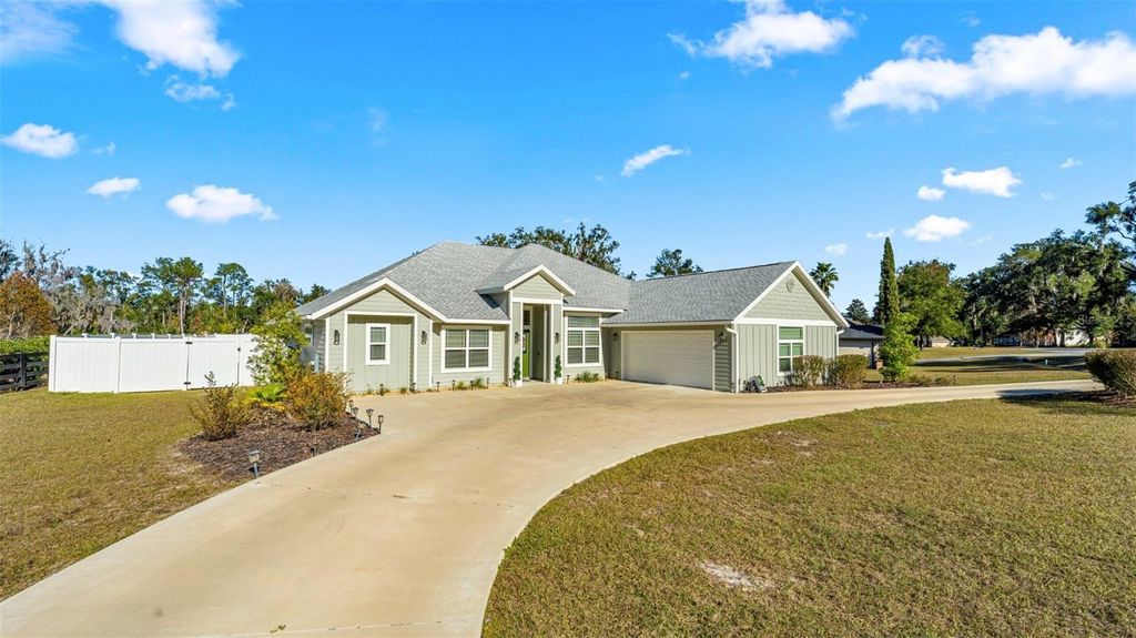 Photo of 479 NW Savannah Circle, Lake City, FL 32055 (MLS # GC536144)