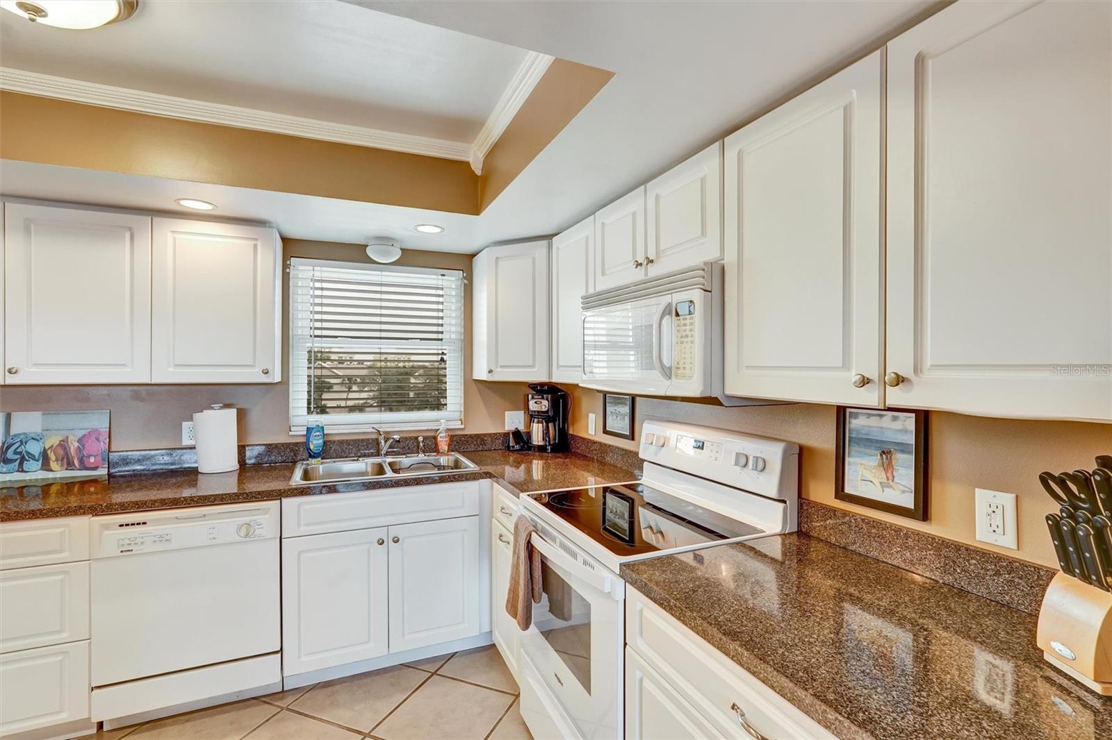 SIESTA HARBOR III - Residential