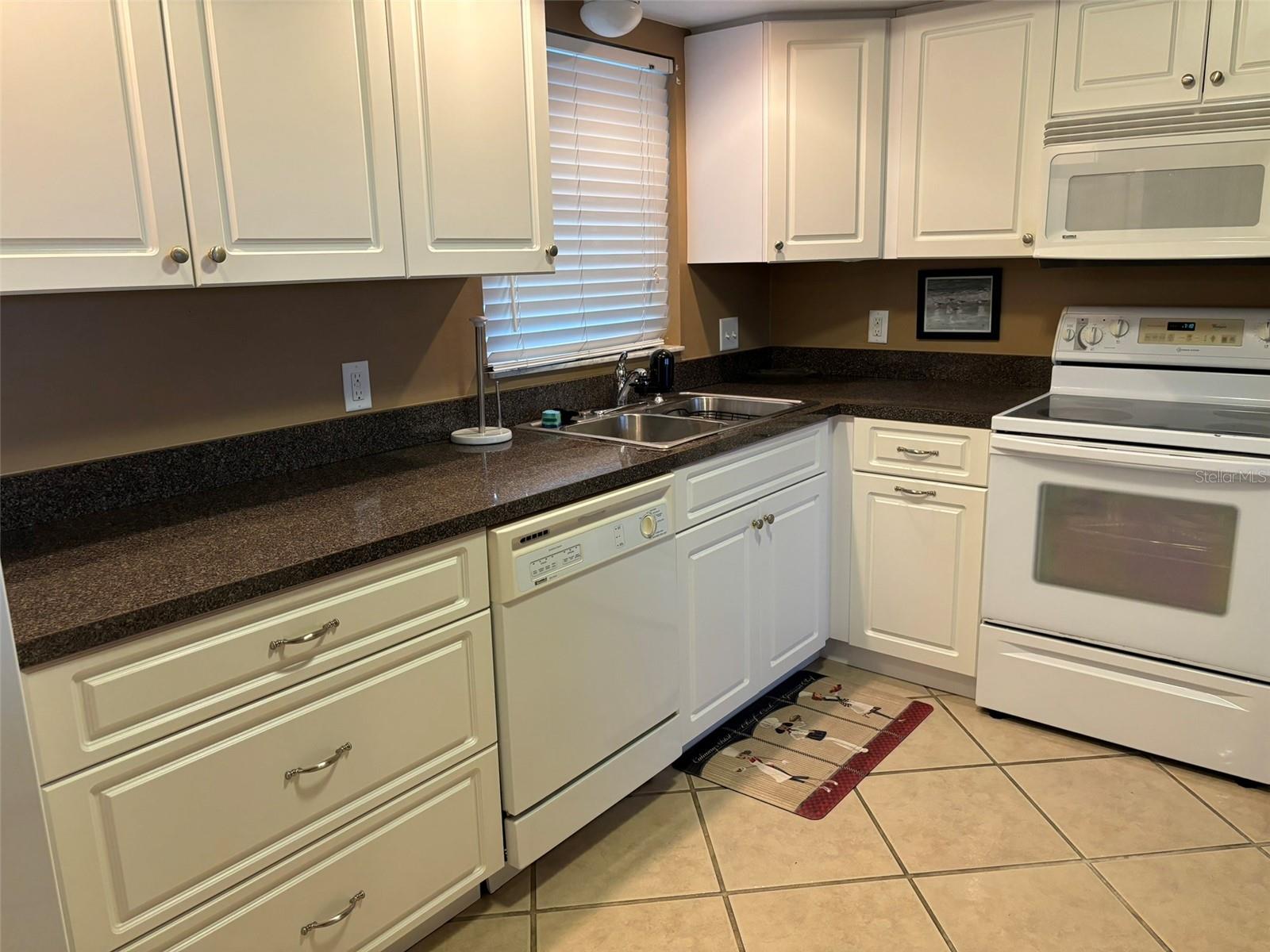 SIESTA HARBOR III - Residential