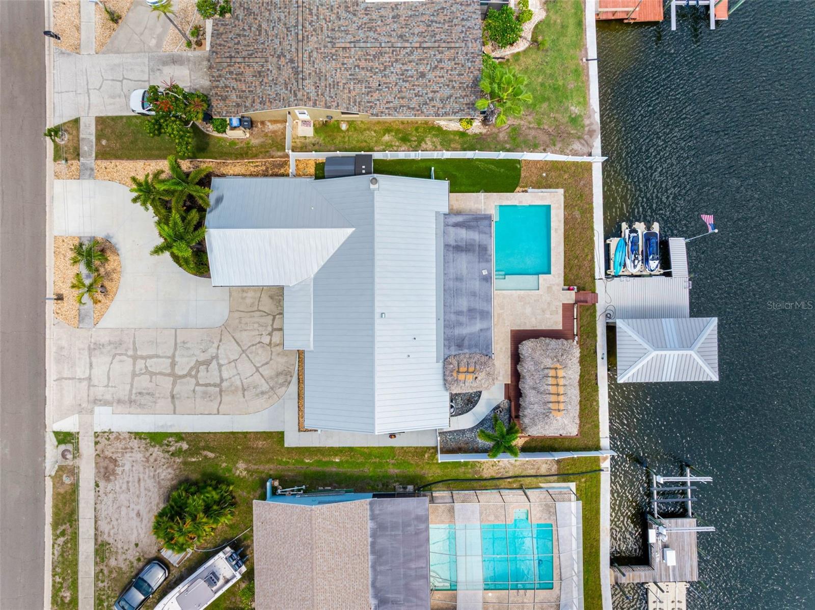 725 FLAMINGO DRIVE