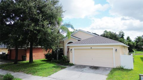 Photo of 940 Sandy Ridge Drive, Davenport, FL 33896 (MLS # O6339268)