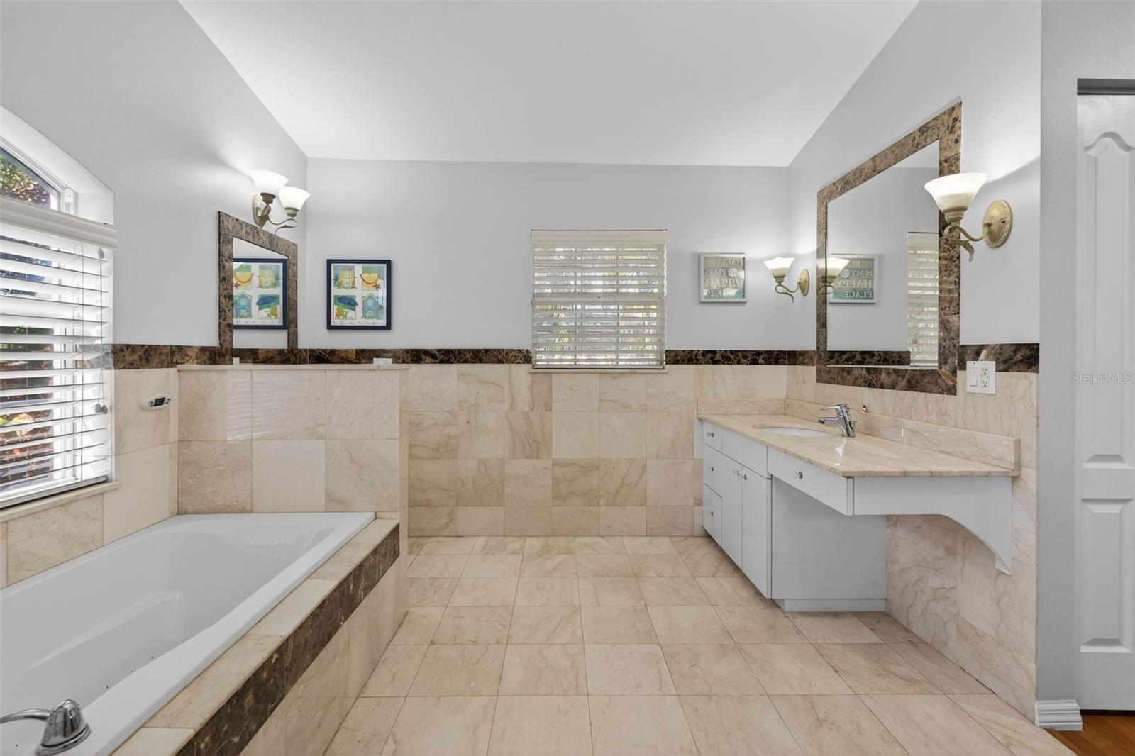 BENEVA WOODS - Residential