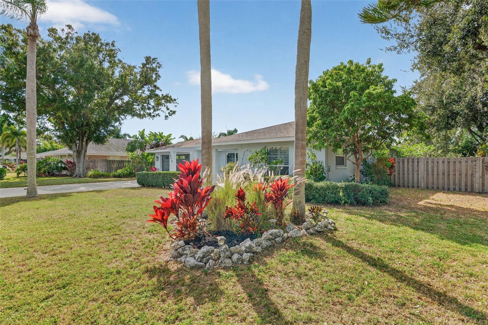 5676 BENEVA WOODS CIRCLE