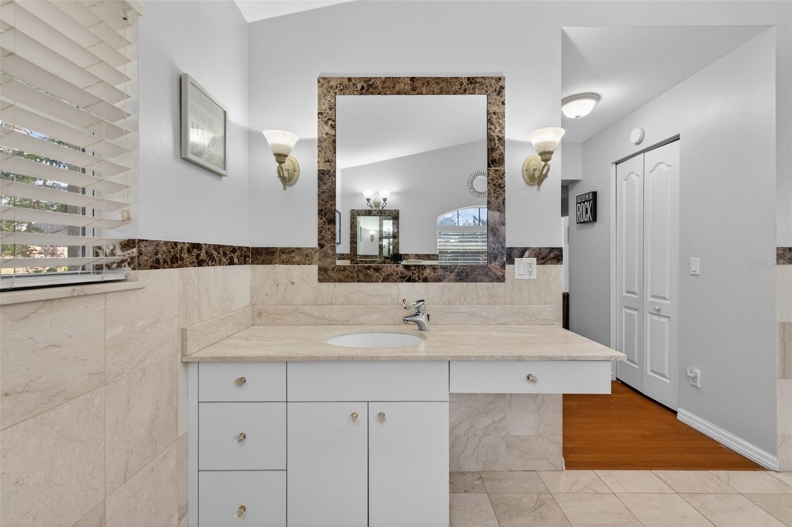 BENEVA WOODS - Residential