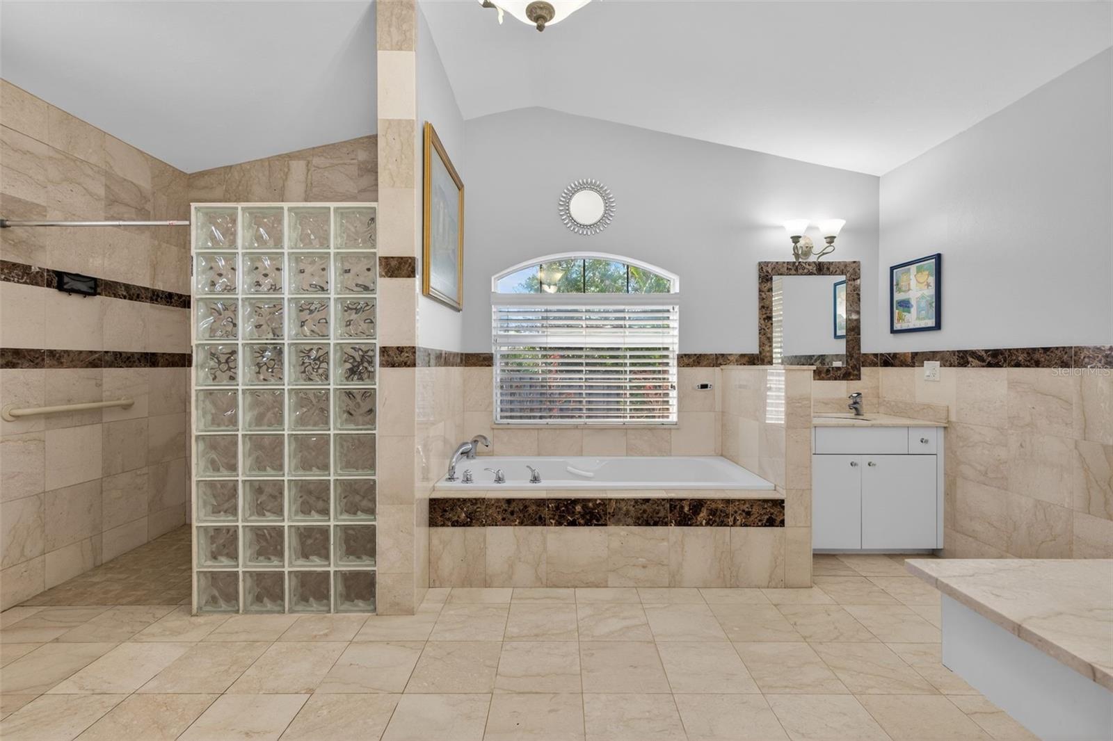 BENEVA WOODS - Residential