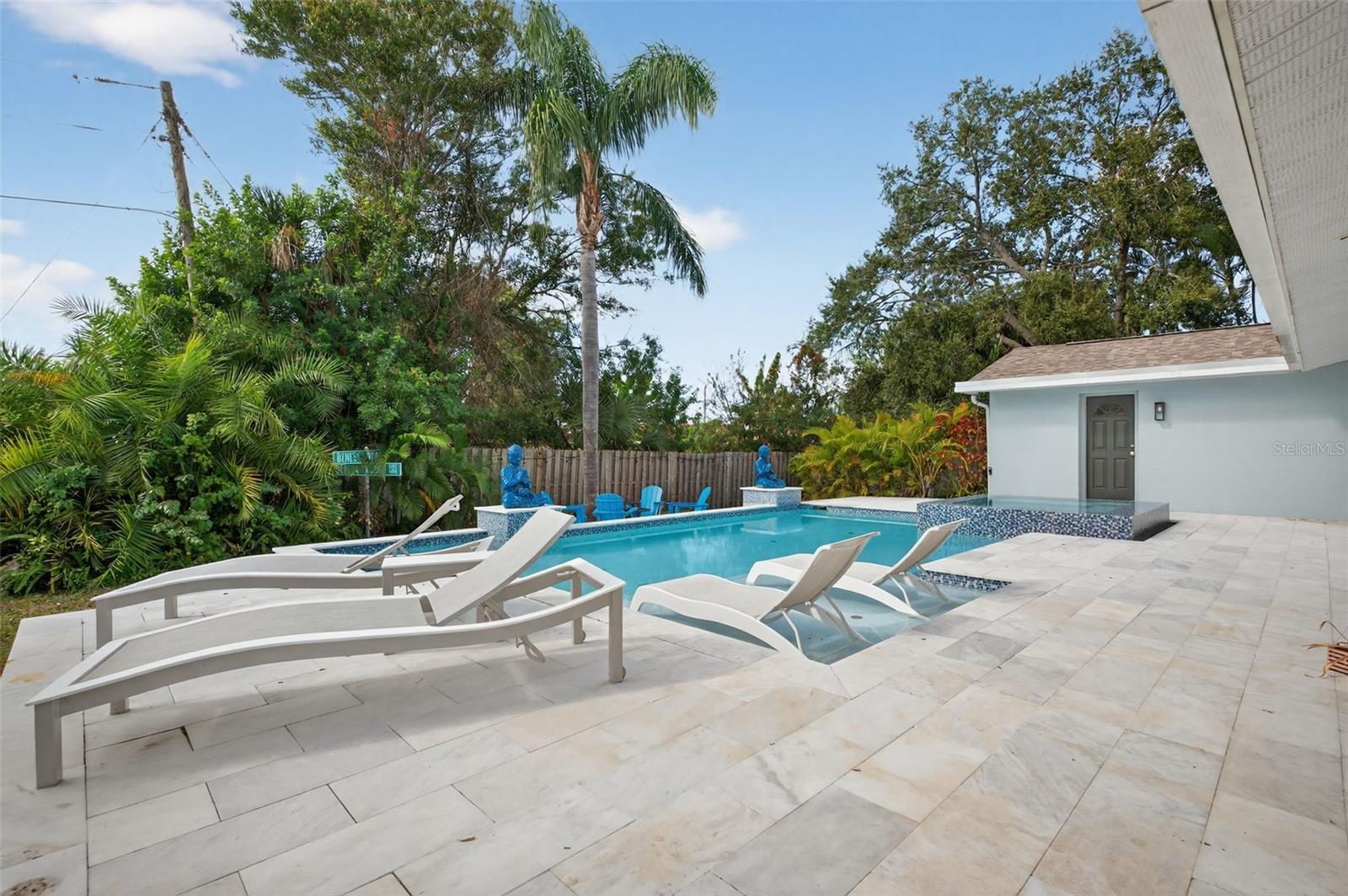 BENEVA WOODS - Residential