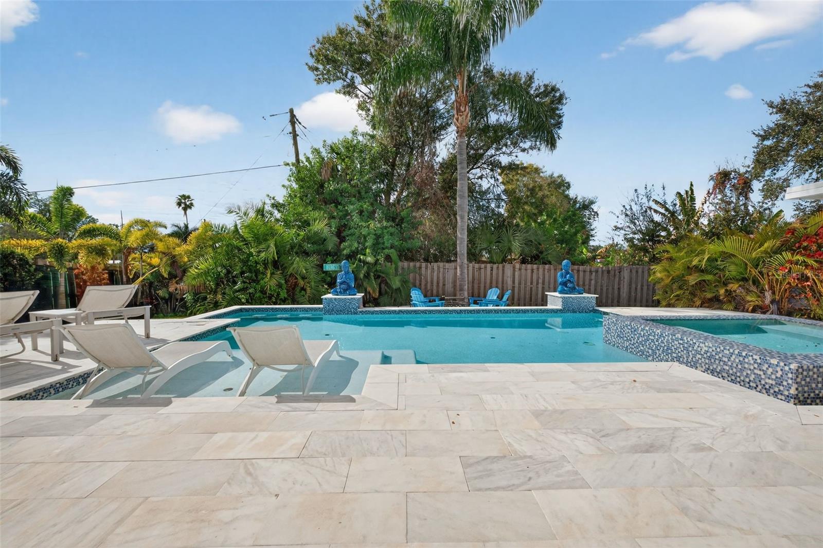 5676 BENEVA WOODS CIRCLE