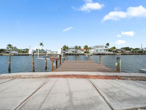 Photo of 34 Seaside Court, Holmes Beach, FL 34217 (MLS # A4675697)