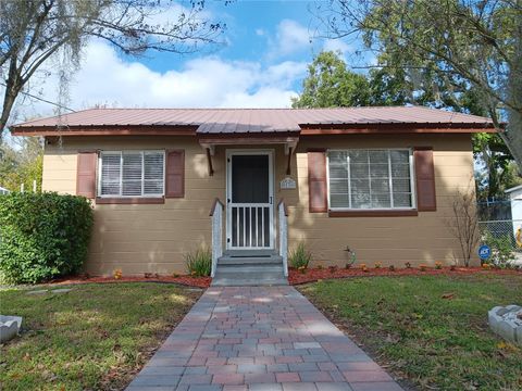 A home in PLANT CITY