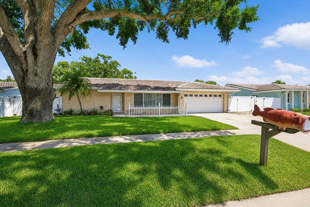 Photo of 2069 Kingfisher Drive, Palm Harbor, FL 34683 (MLS # TB8537740)