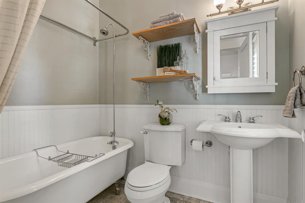 BAYSHORE PLACE - Residential