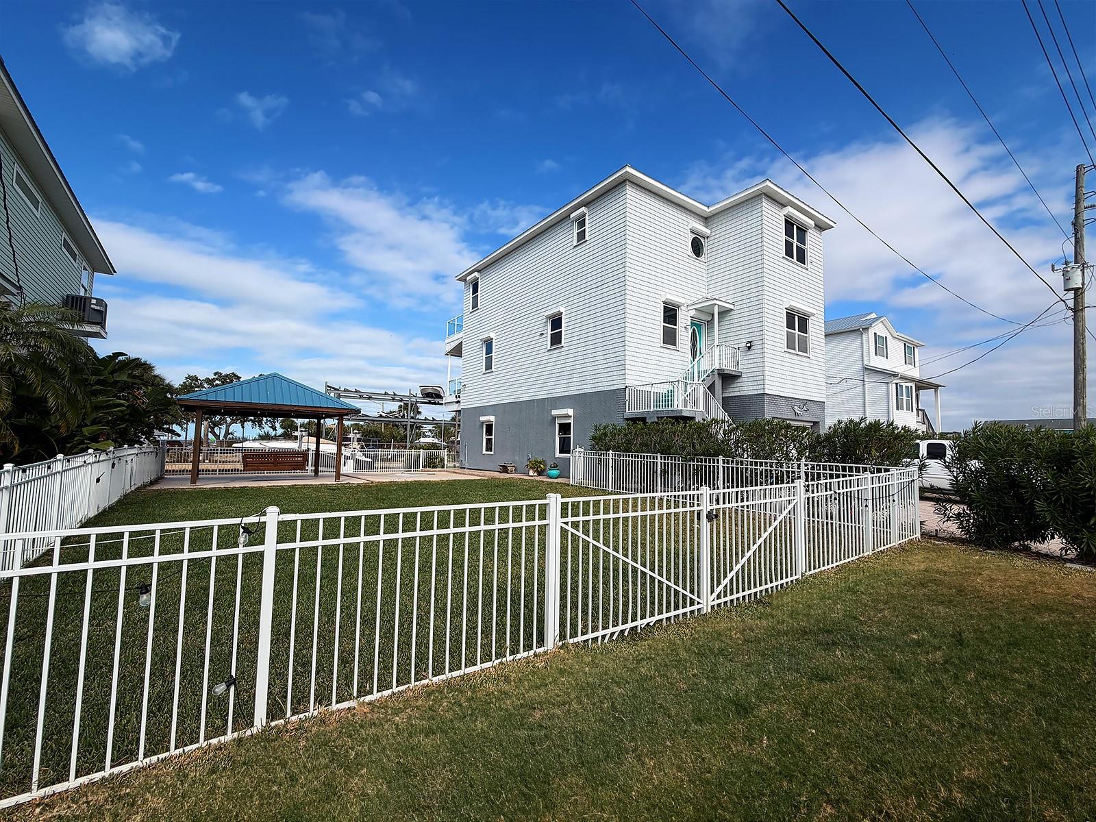 HUDSON BEACH ESTATES - Residential