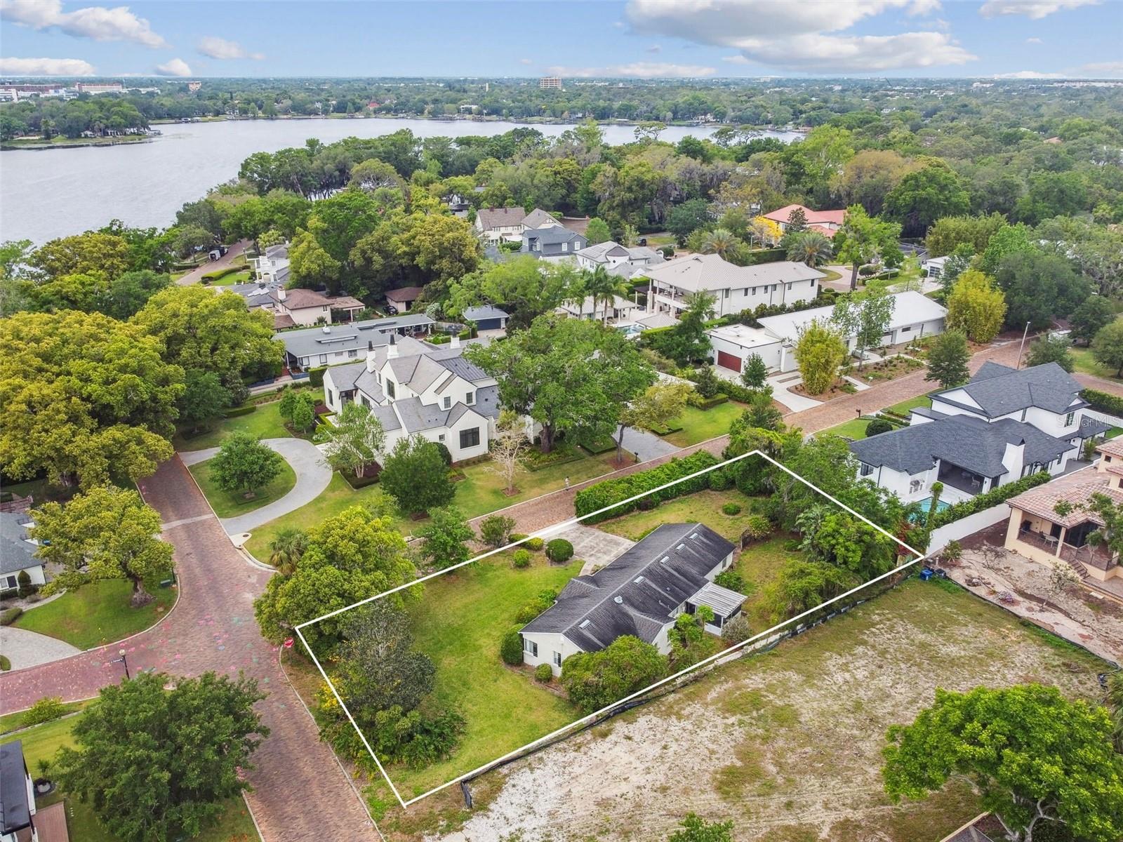 Incredible location in the heart of Winter Park, on a brick street, close to Park Avenue.