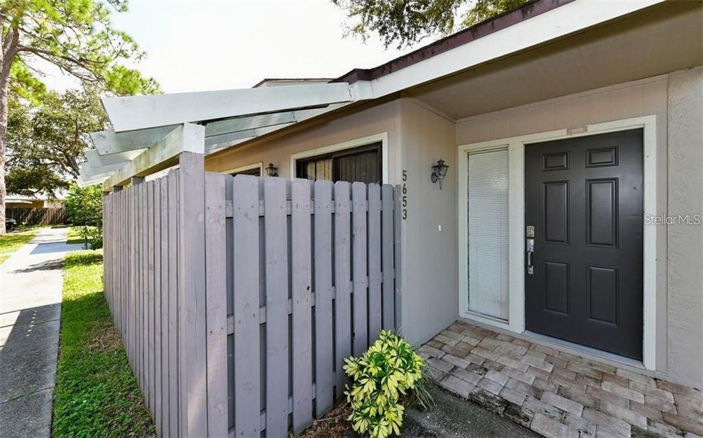 Charming lower level condo with open floor plan is located in the Summerside Community just minutes from gorgeous beaches of Siesta Key. This two bedroom two bath condo has all you need to enjoy the Florida lifestyle. It has been remodeled and boast's a lovely kitchen with granite counter tops and stainless steel appliances. Primary bedroom has king size bed in suite bath with walk in shower and large closet. Enjoy coffee and meals on the screened in lanai or take a short walk to the community pool. Great location!