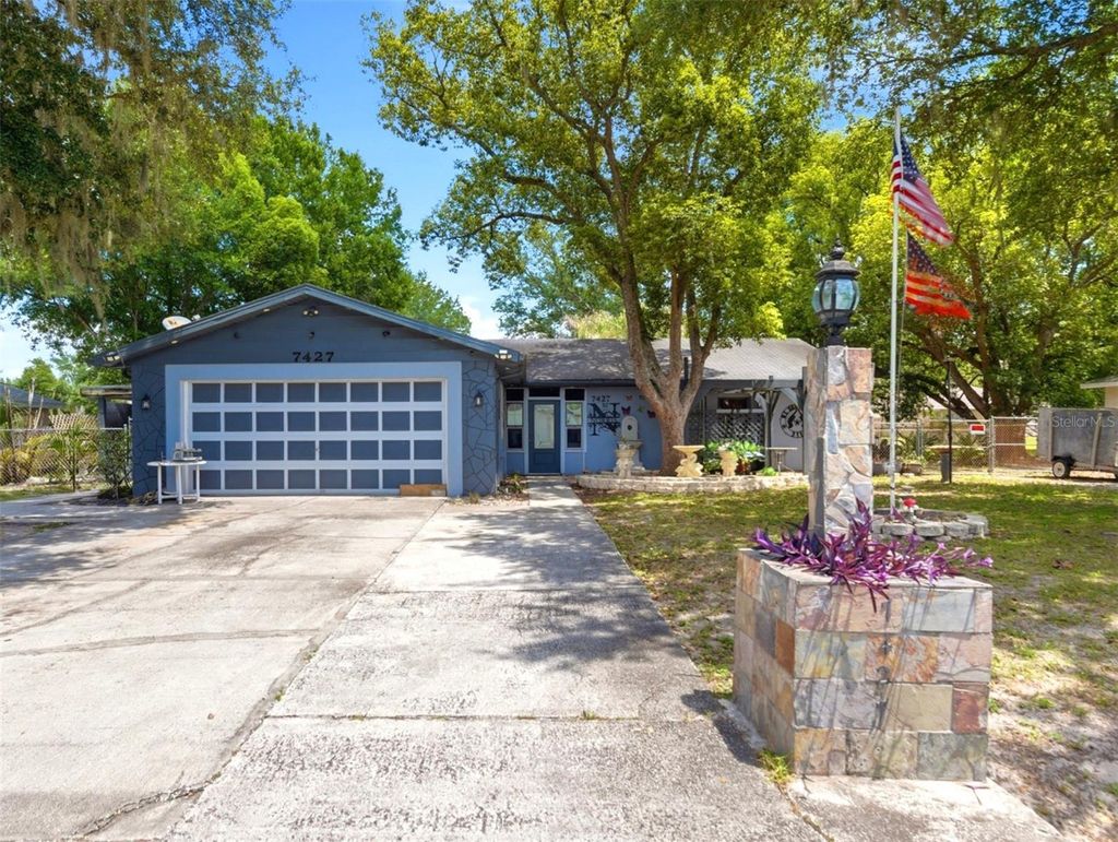 Photo of 7427 Eastview Place, Lakeland, FL 33810 (MLS # TB8502054)