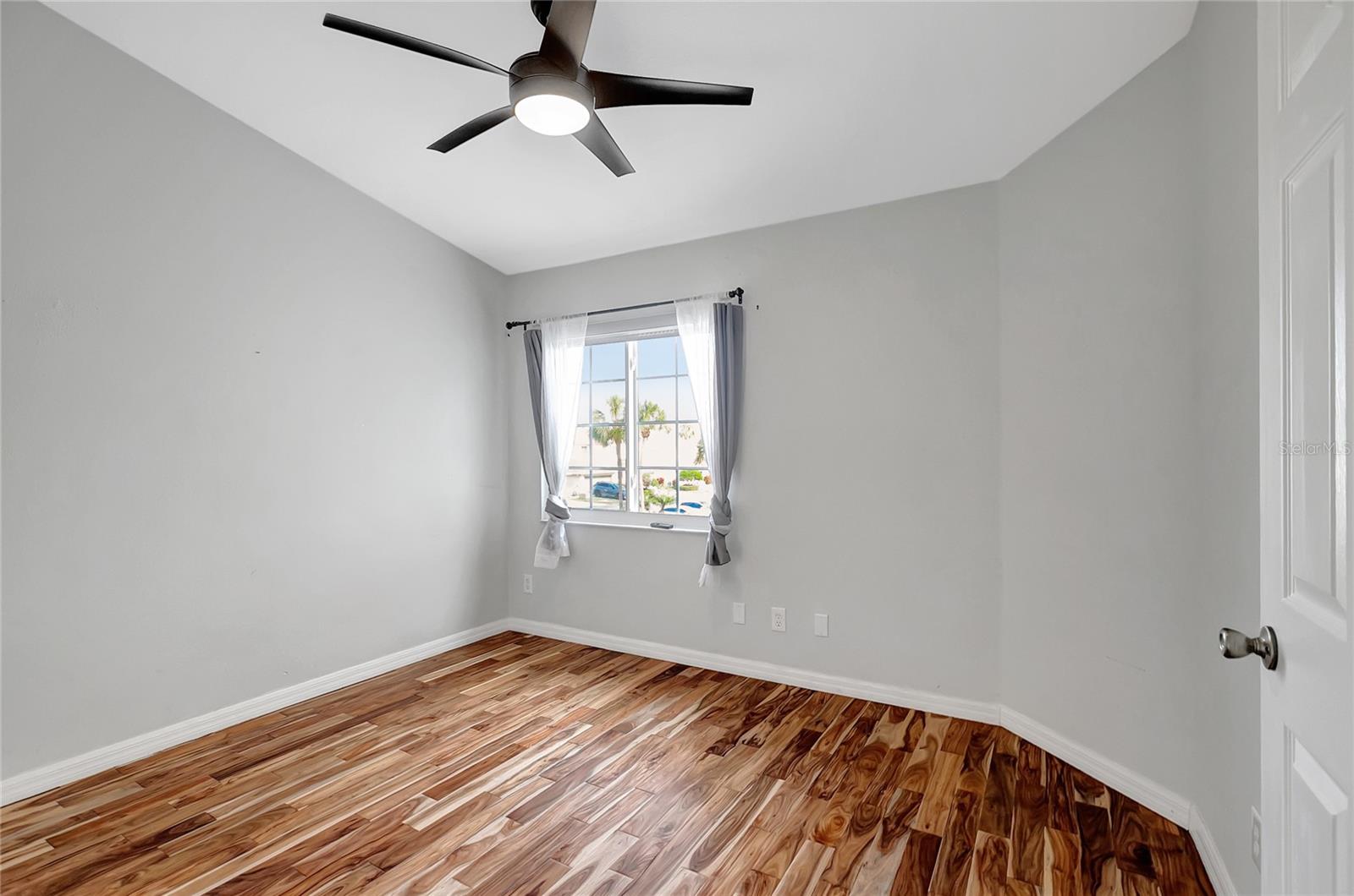 WILLOW LAKE - Residential