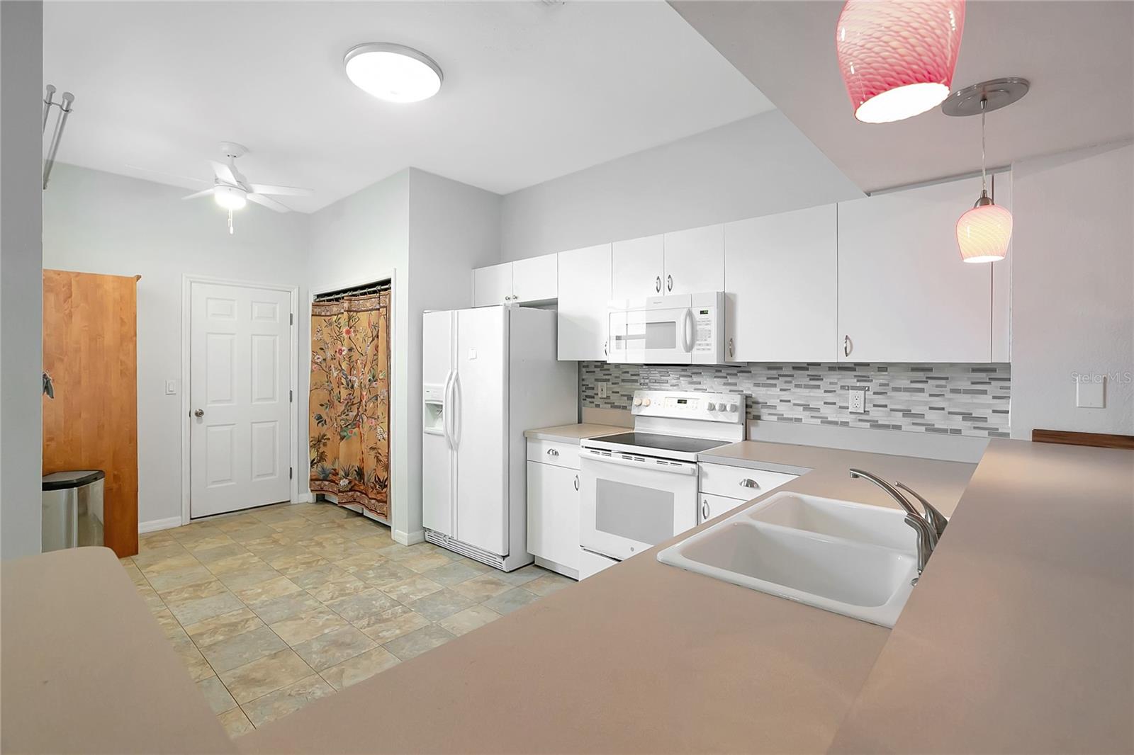 WILLOW LAKE - Residential