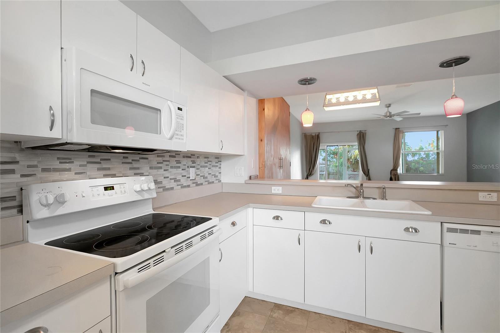 WILLOW LAKE - Residential