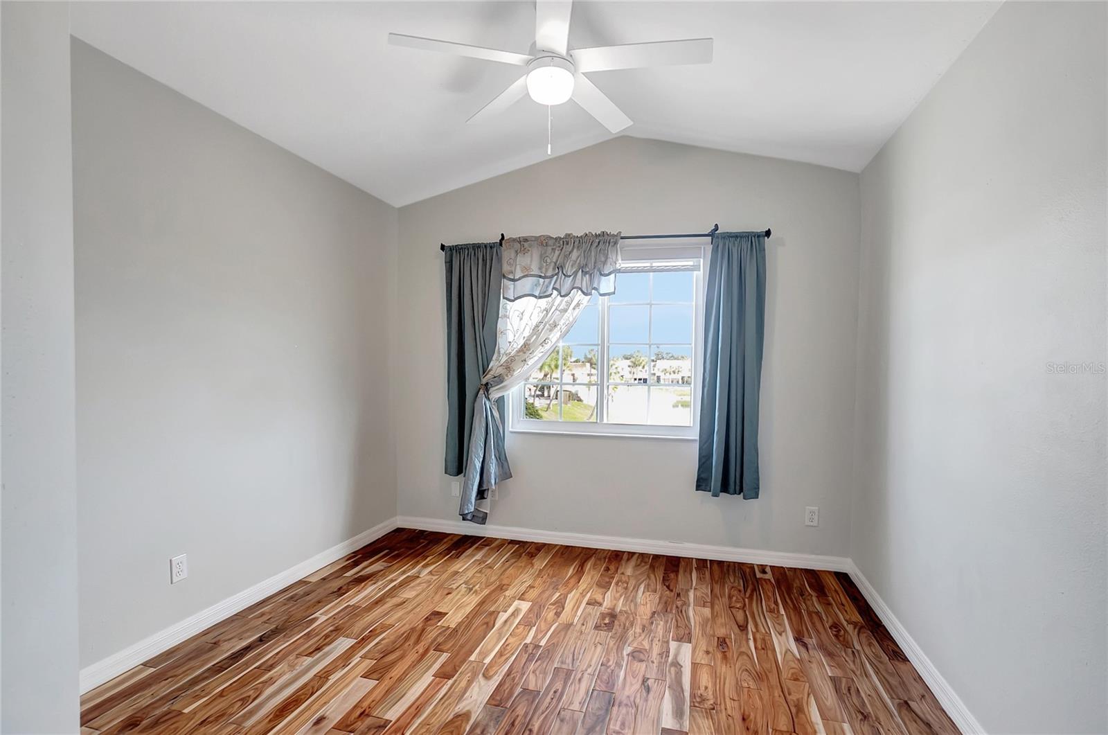 WILLOW LAKE - Residential