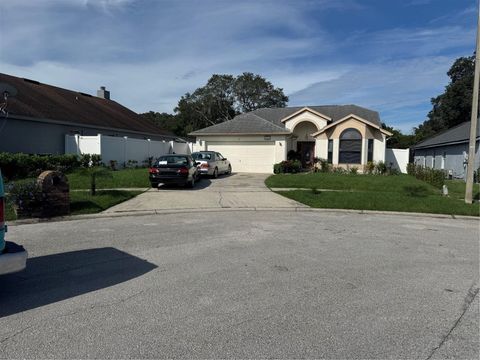 Photo of 2074 Wenthworth Circle, Apopka, FL 32703 (MLS # O6343202)