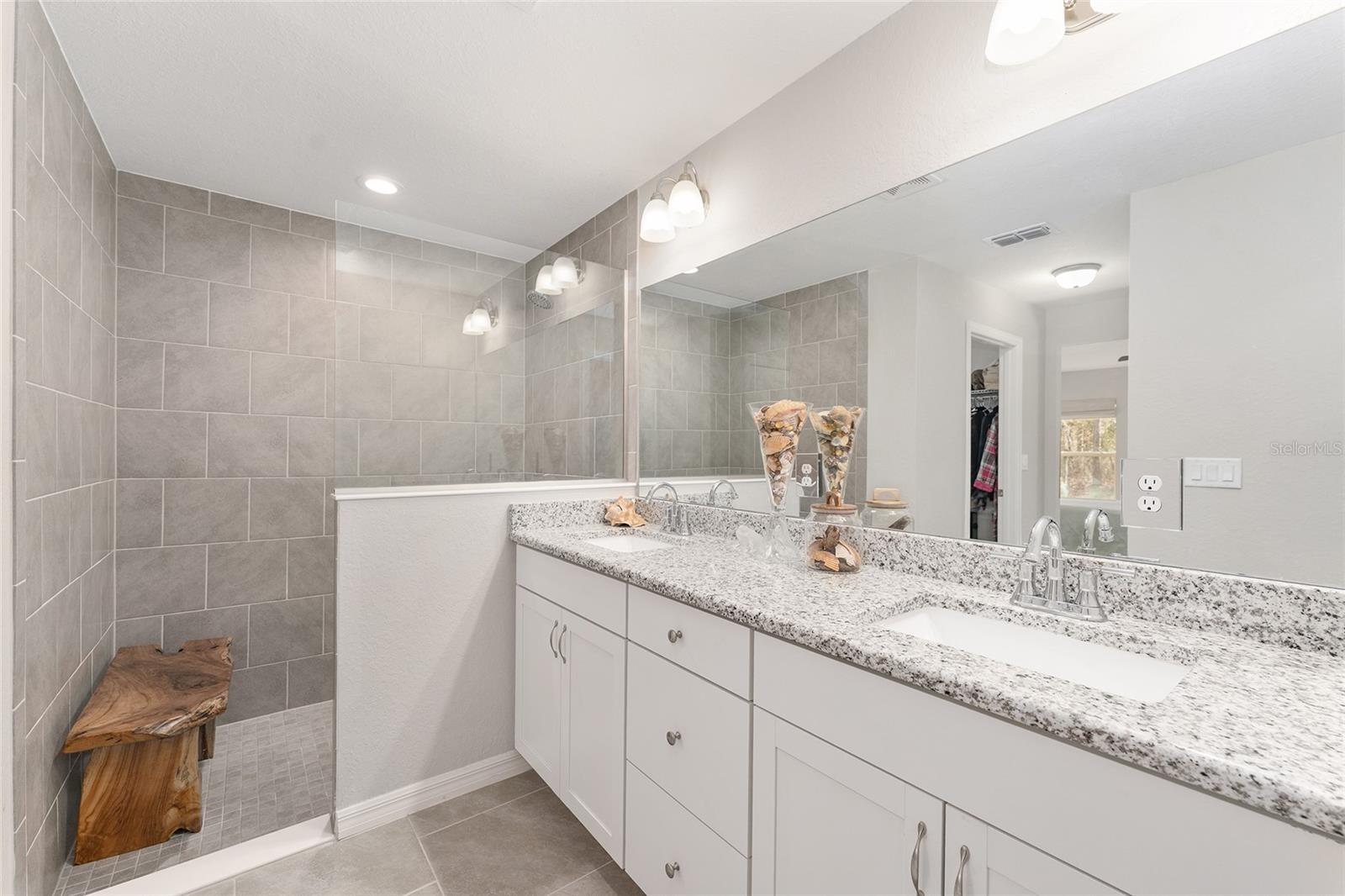 RAINBOW LAKES ESTATE - Residential