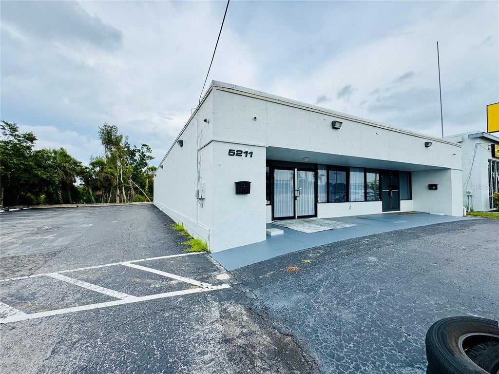 Photo of Sarasota, FL 34231 (MLS # A4710953)