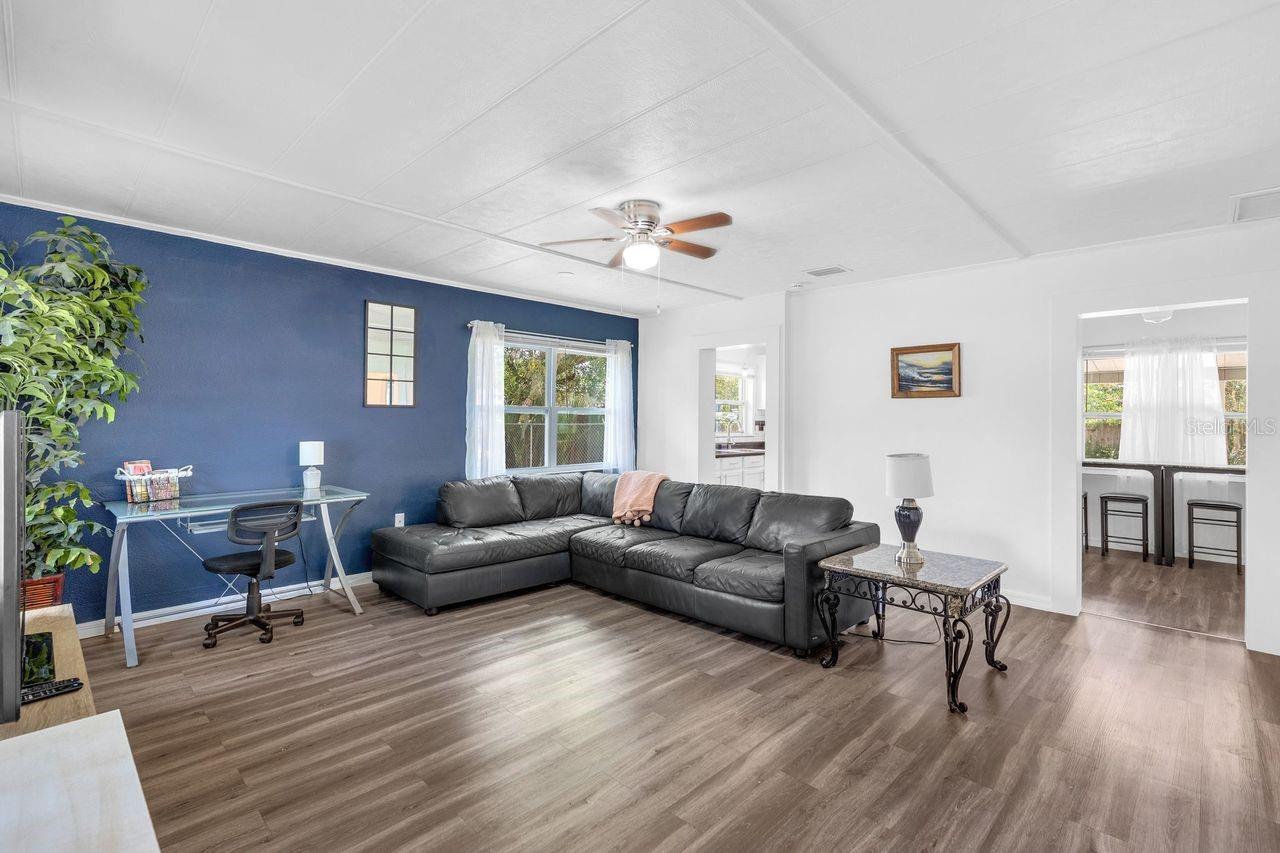 706 N OLD WIRE ROAD