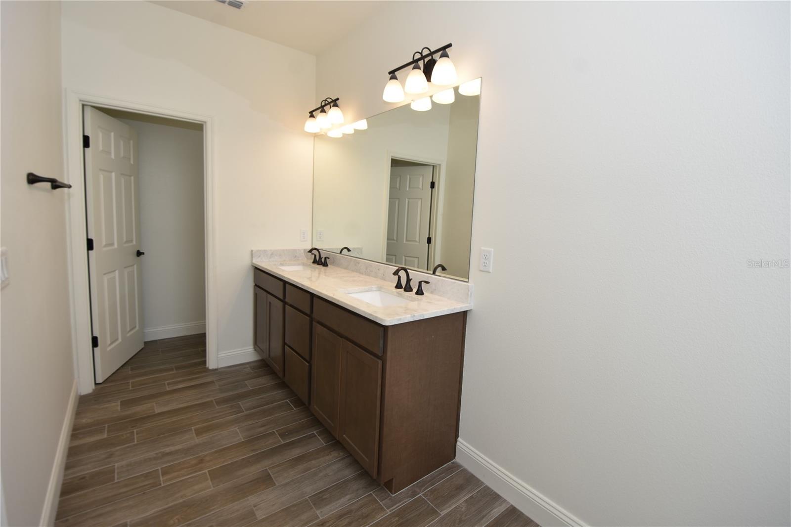 QUAIL HOLLOW - Residential Lease