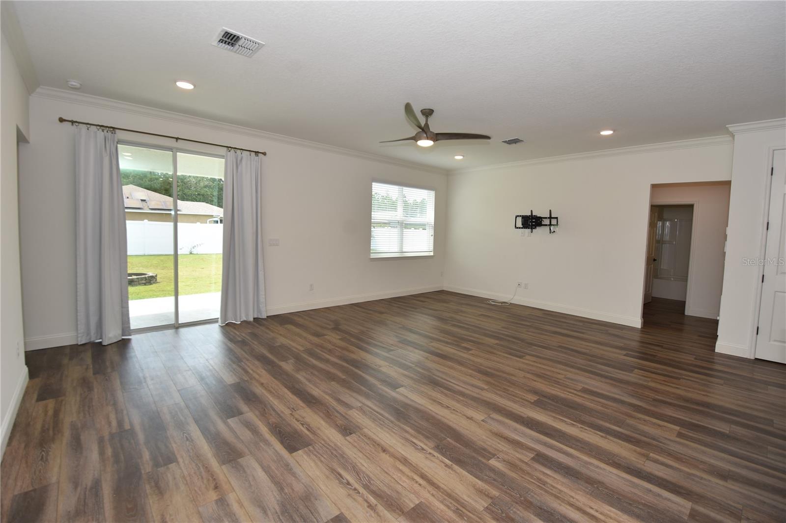 QUAIL HOLLOW - Residential Lease