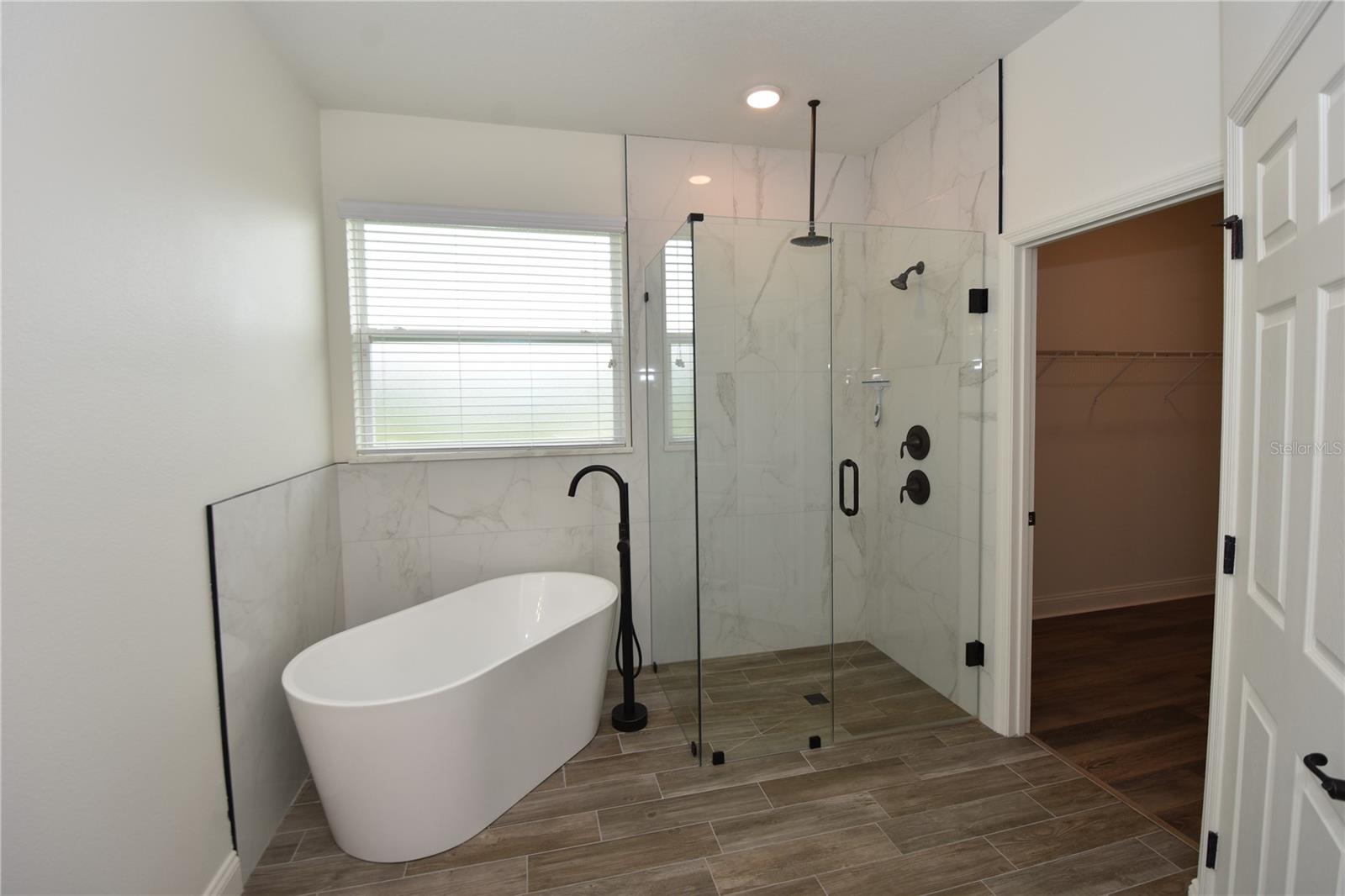 QUAIL HOLLOW - Residential Lease