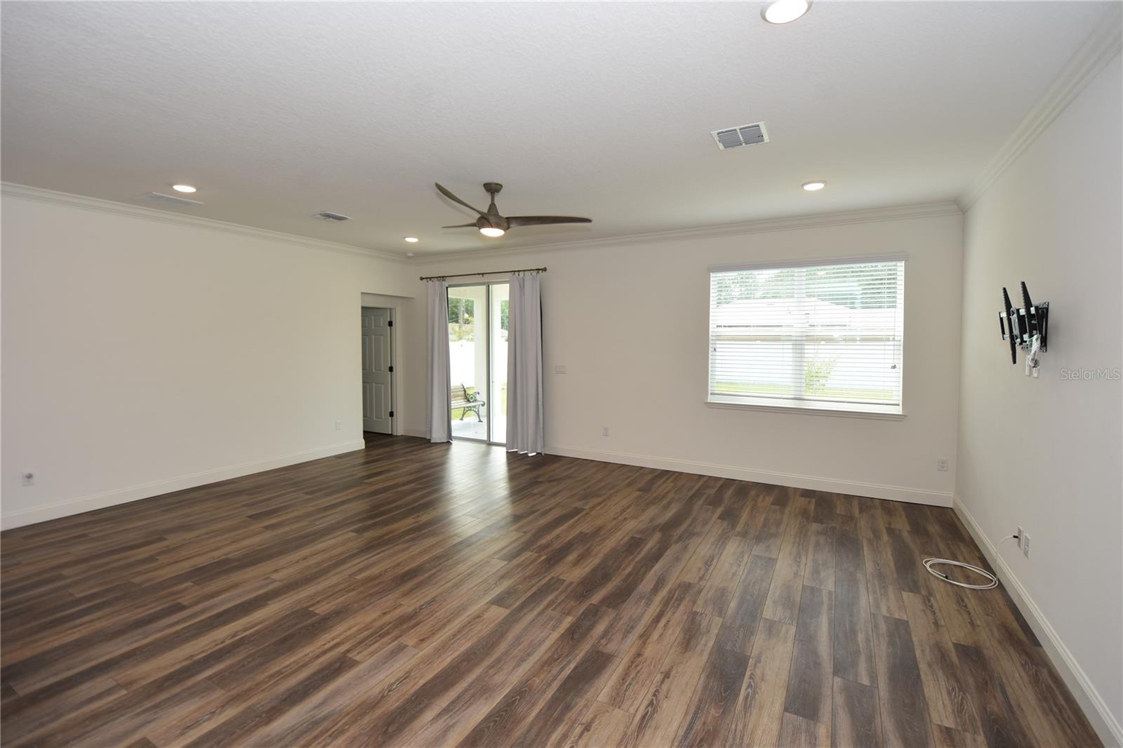 QUAIL HOLLOW - Residential Lease