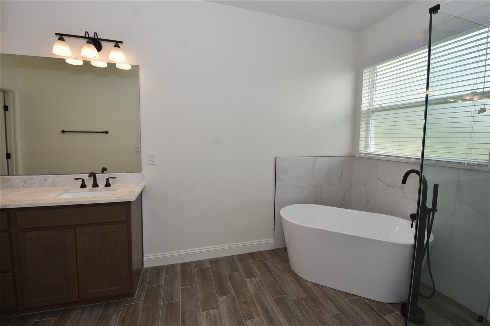 QUAIL HOLLOW - Residential Lease