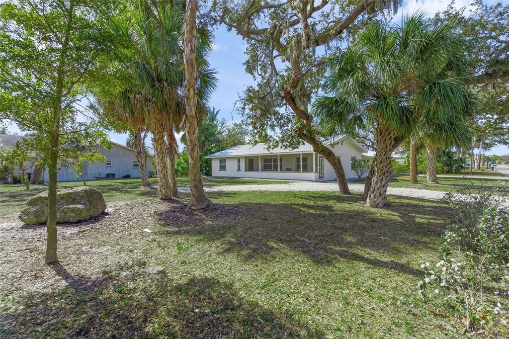 Photo of 6520 Quonset Road, Bradenton, FL 34203 (MLS # A4710350)