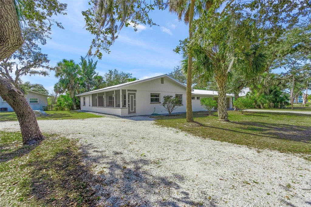 Photo of 6520 Quonset Road, Bradenton, FL 34203 (MLS # A4710350)