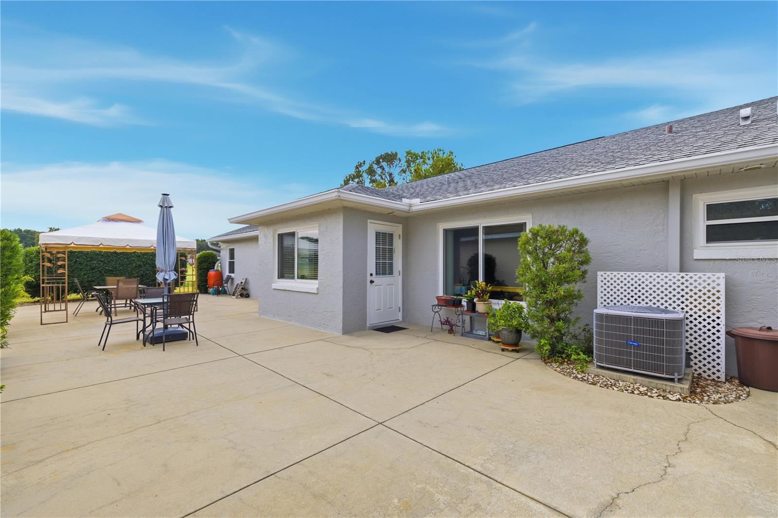 ON TOP/THE WORLD PH 01 A SEC 01 - Residential