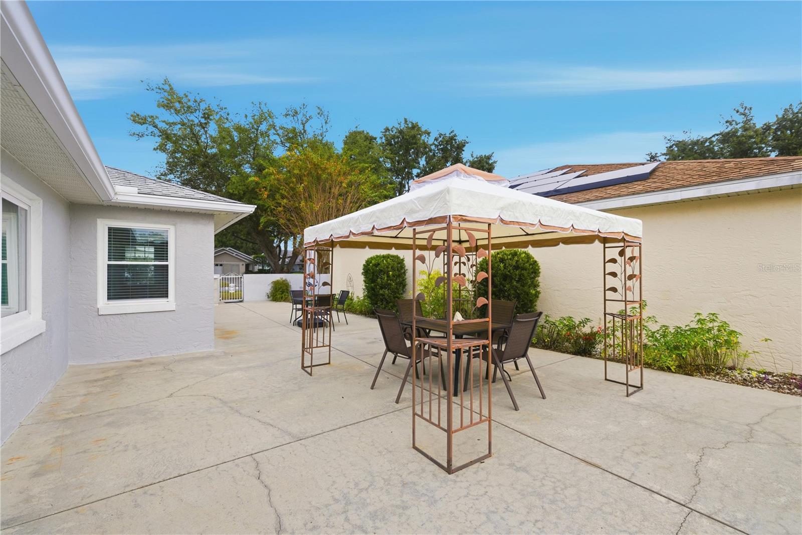 ON TOP/THE WORLD PH 01 A SEC 01 - Residential