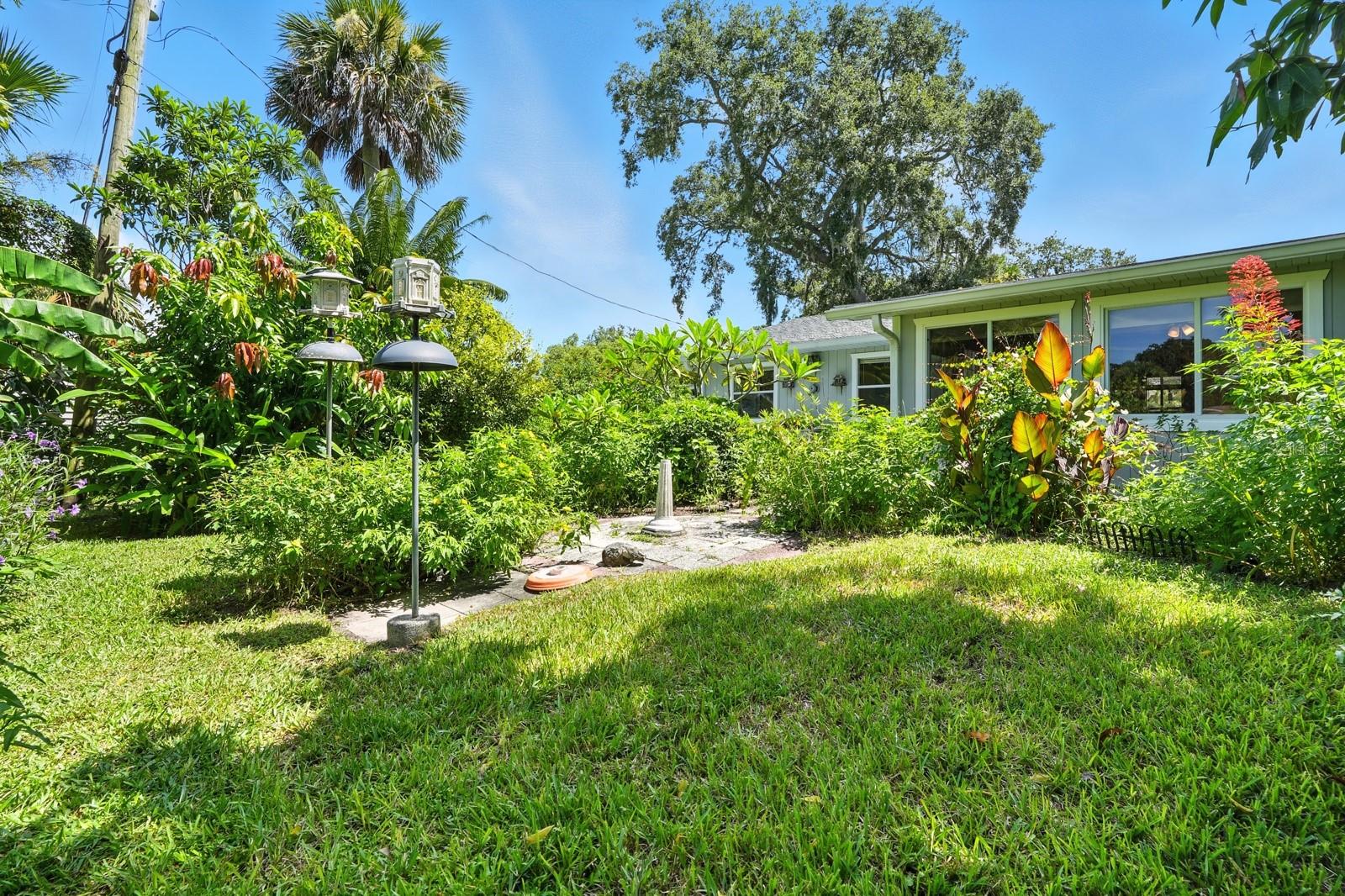 1910 PINE TREE DRIVE