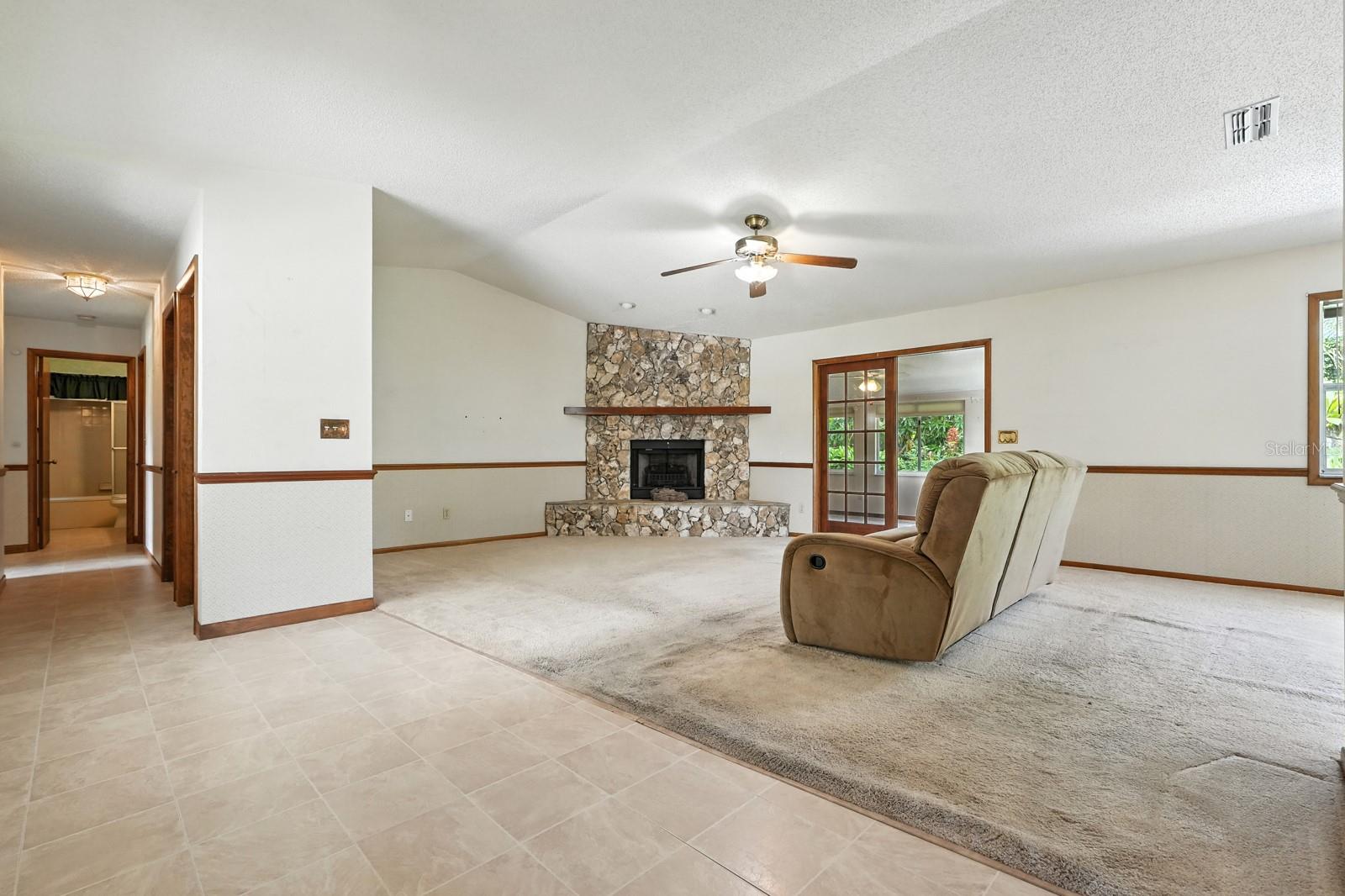 1910 PINE TREE DRIVE