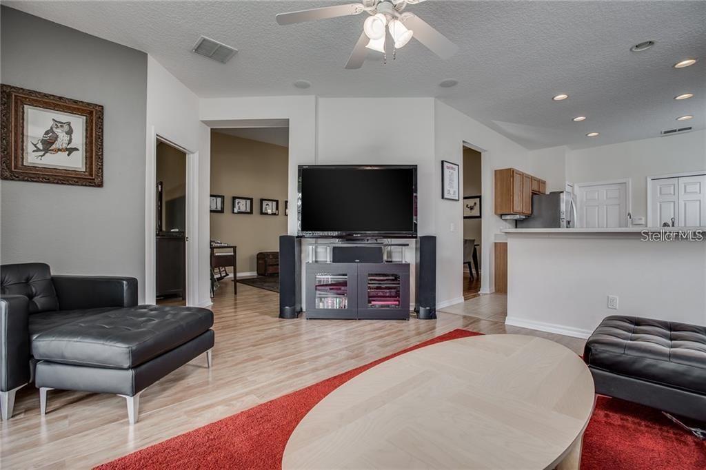 ALOMA WOODS - Residential Lease