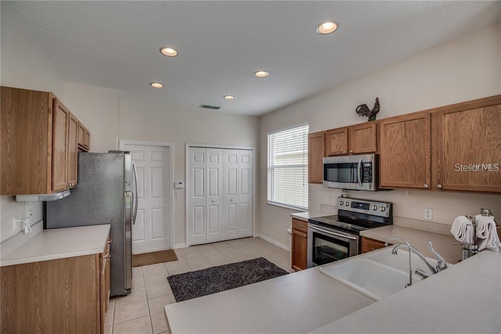 ALOMA WOODS - Residential Lease