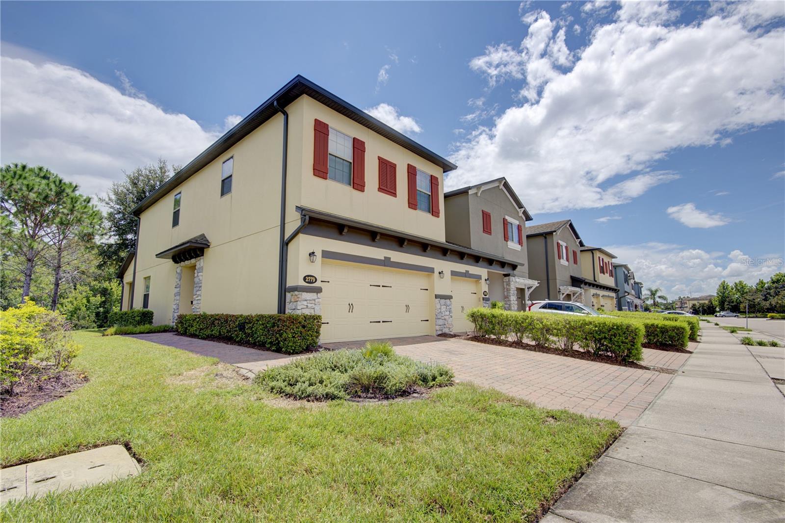 Meticulously maintained 3-bedroom, 2.5-bath end-unit townhome in the desirable Econ Landing community, backing to the Little Econ River conservation area and just steps from the community pool. The open floor plan features laminate and tile flooring throughout, a modern kitchen equipped with granite countertops, stainless steel appliances, tile backsplash, and 36" cabinets with crown molding. Enjoy relaxing outdoors on the inviting patio overlooking natural green space. Upstairs, a versatile loft complements the spacious primary suite with a walk-in closet, soaking tub, and separate shower. Two additional bedrooms and a full bath complete the second floor. Conveniently located less than half a mile from SR 417, this home offers easy access to Orlando International Airport, Downtown Orlando, theme parks, and the Space Coast. The HOA covers landscaping and exterior maintenance, along with community amenities including a pool and playground.