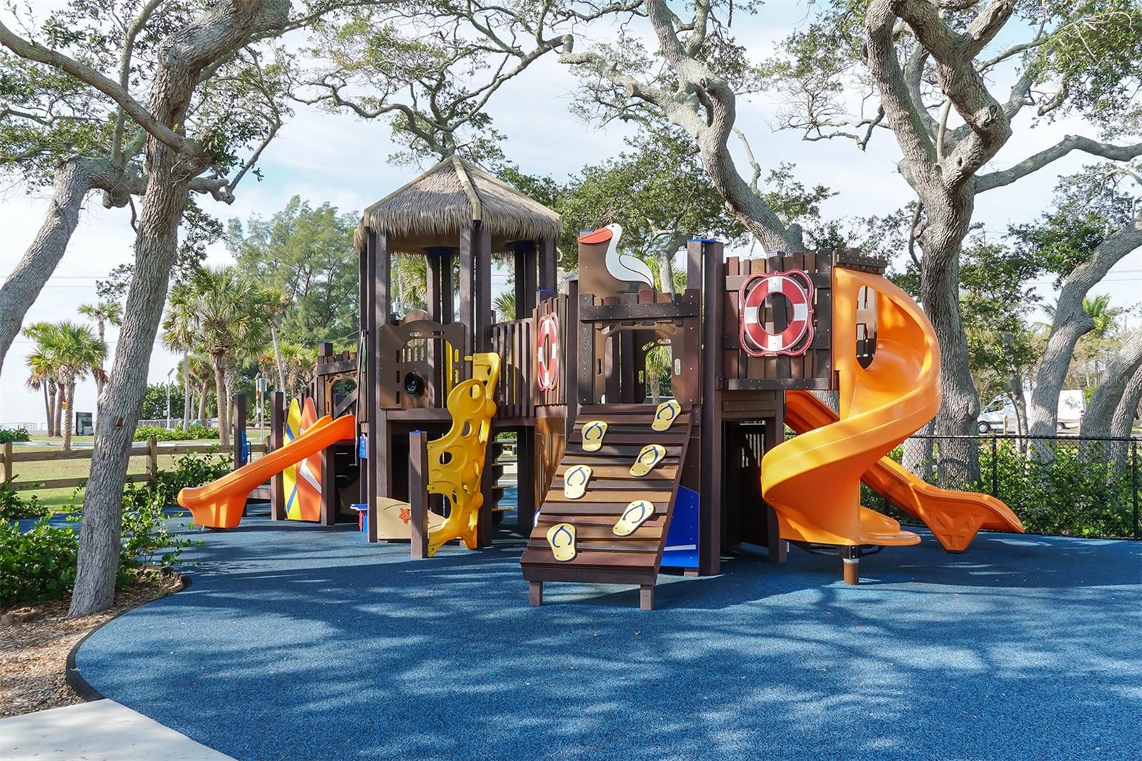 LONGBEACH ON LONGBOAT KEY - Residential