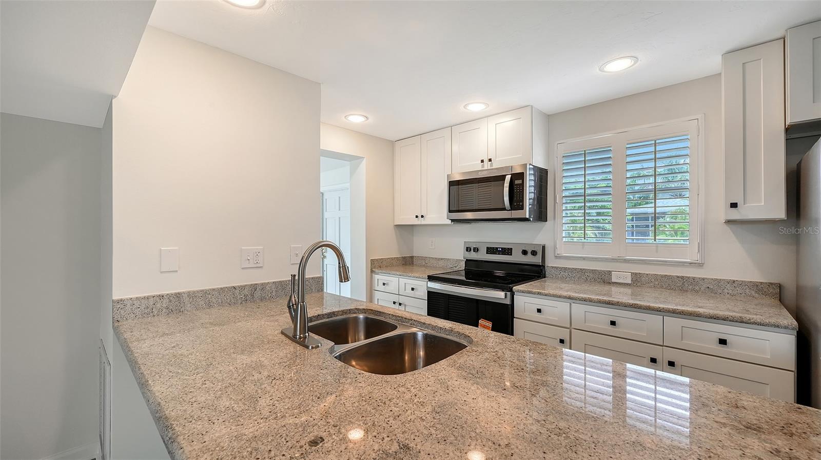 LONGBEACH ON LONGBOAT KEY - Residential