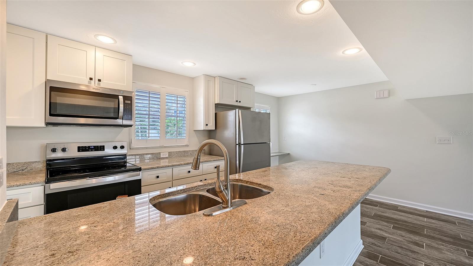 LONGBEACH ON LONGBOAT KEY - Residential